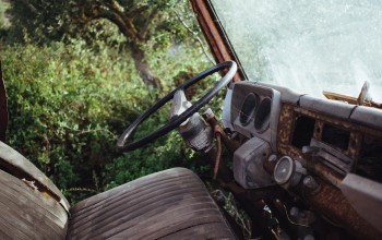 broken-car-vehicle-rust
